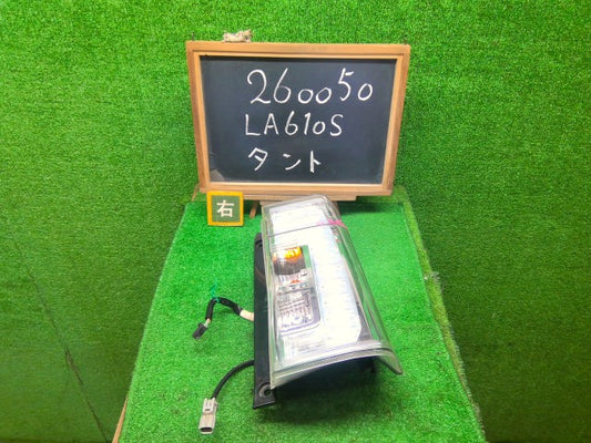 【中古】タント DBA-LA610S 右テールランプ 81550-B2671