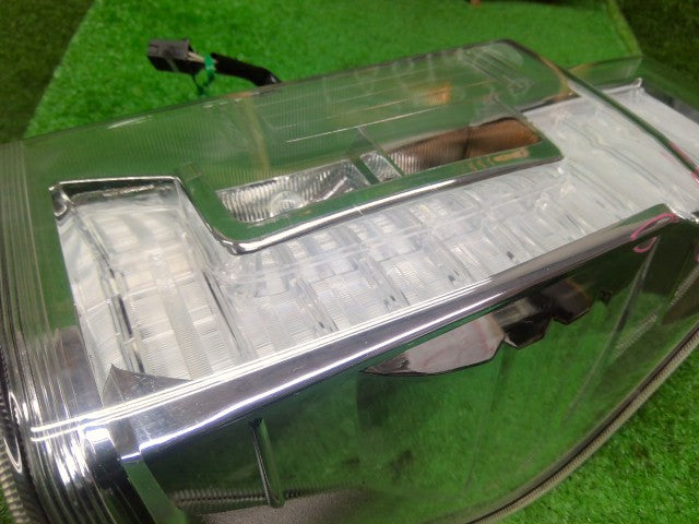 【中古】タント DBA-LA610S 右テールランプ 81550-B2671