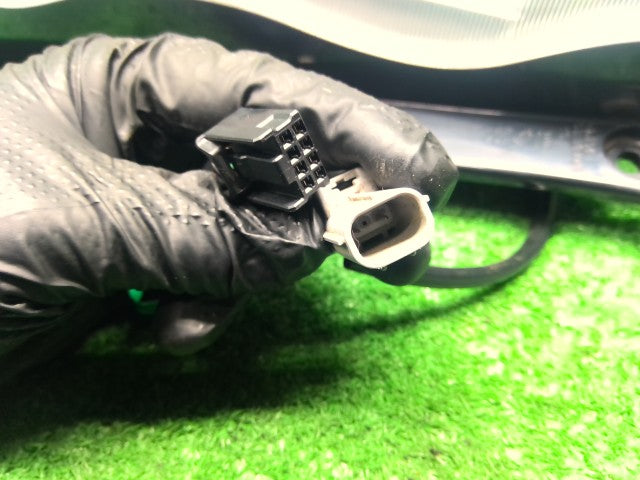【中古】タント DBA-LA610S 右テールランプ 81550-B2671