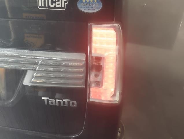 【中古】タント DBA-LA610S 右テールランプ 81550-B2671