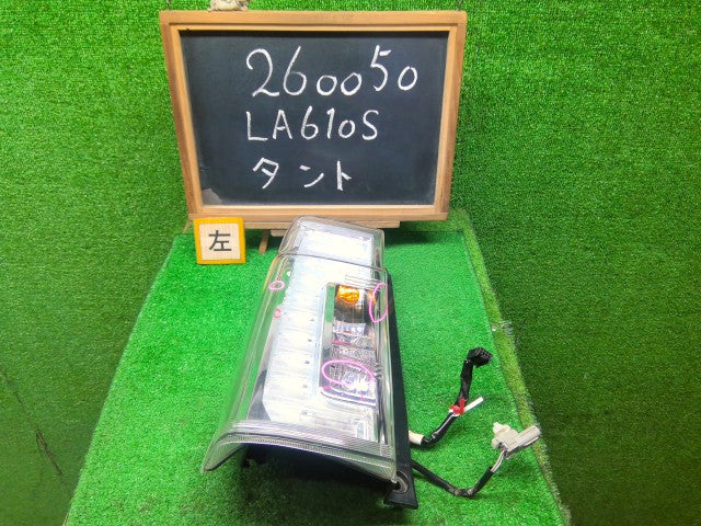 【中古】タント DBA-LA610S 左テールランプ 81560-B2671
