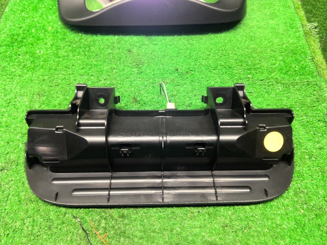 【中古】タント DBA-LA610S ハイマウントストップランプ 81570-B2410