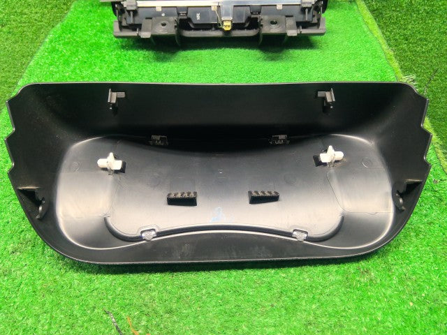 【中古】タント DBA-LA610S ハイマウントストップランプ 81570-B2410