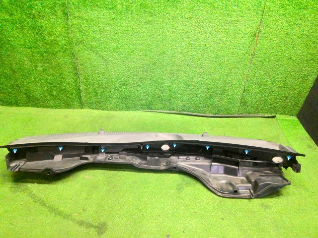 【中古】タント DBA-LA610S カウルトップパネル 55708-B2201
