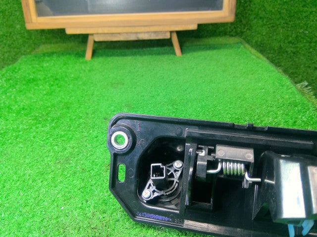 【中古】タント DBA-LA610S バックドア アウターハンドル
