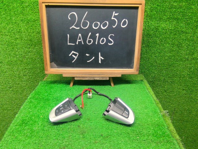【中古】タント DBA-LA610S ステアリング スイッチ