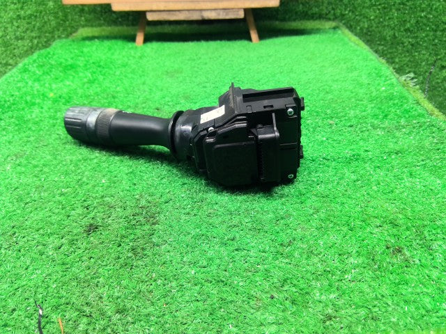 【中古】タント DBA-LA610S ライトスイッチ 84140-B2160