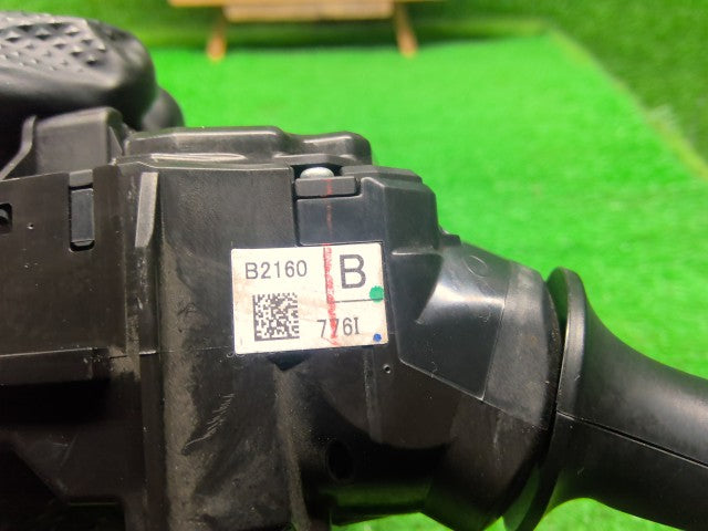 【中古】タント DBA-LA610S ライトスイッチ 84140-B2160