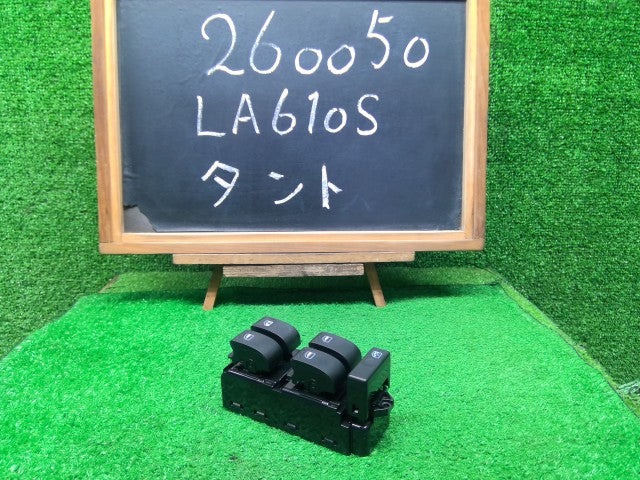 【中古】タント DBA-LA610S パワーウインドウスイッチ 84820-B2440