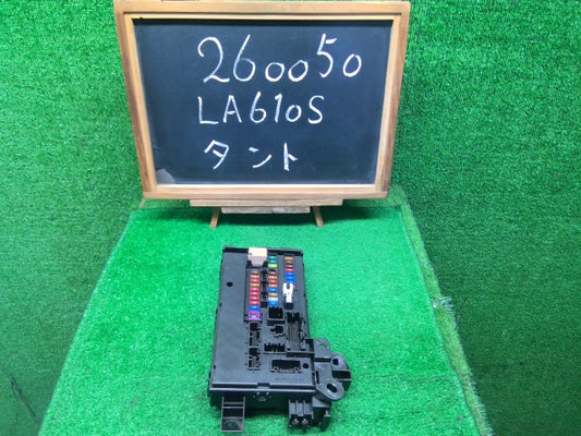 【中古】タント DBA-LA610S ヒューズボックス 82600-B2760
