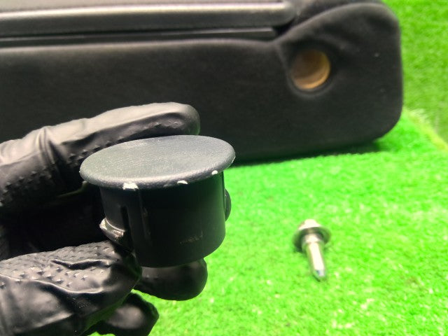 【中古】タント DBA-LA610S アームレスト 72810-B2680-C3