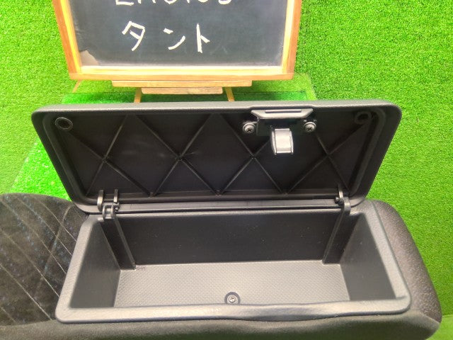【中古】タント DBA-LA610S アームレスト 72810-B2680-C3