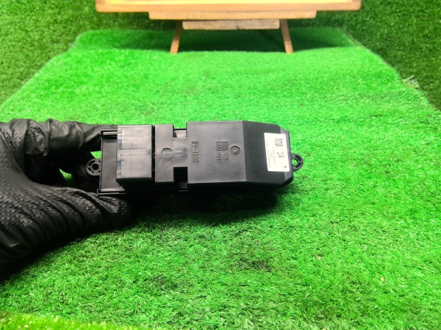 ワゴンＲ パワーウインドウスイッチ DAA-MH55S
