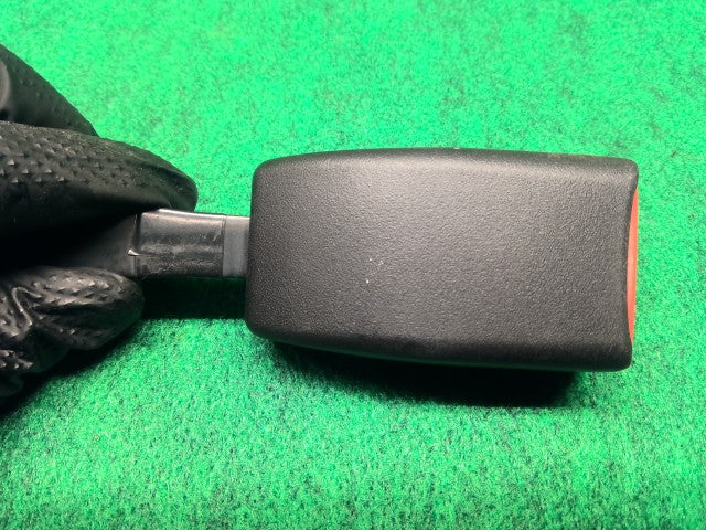 【中古】プレマシー DBA-CREW ドライバーシートベルト キャッチ