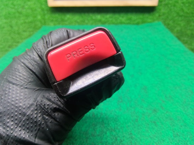 【中古】プレマシー DBA-CREW ドライバーシートベルト キャッチ