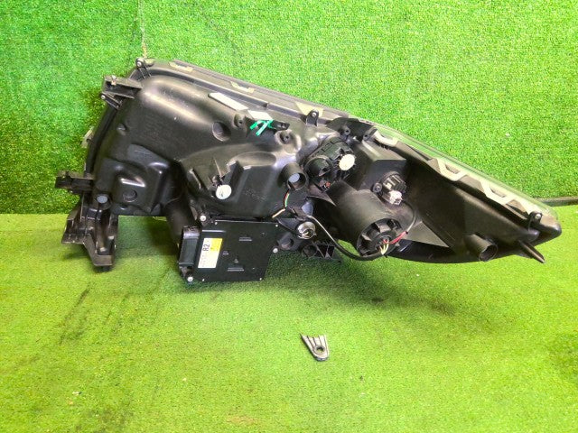 【中古】アルファード DBA-AGH35W 右ヘッドランプＡＳＳＹ 81110-58370