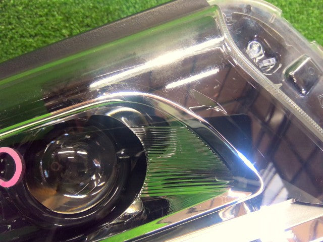 【中古】アルファード DBA-AGH35W 右ヘッドランプＡＳＳＹ 81110-58370