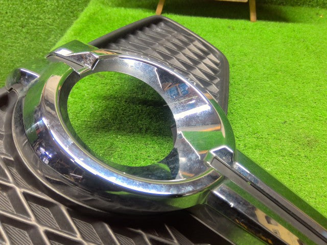 【中古】アルファード DBA-AGH35W 右フォグランプカバー ベゼル