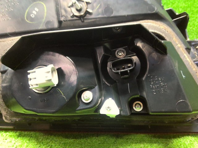 【中古】アルファード DBA-AGH35W 右フィニッシャーパネル 81581-58260