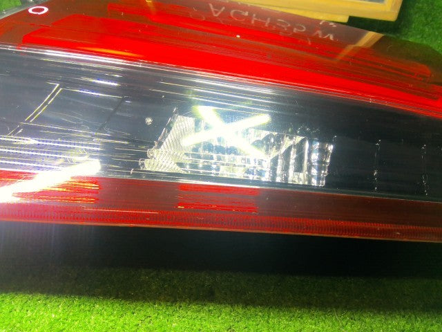 【中古】アルファード DBA-AGH35W 右フィニッシャーパネル 81581-58260