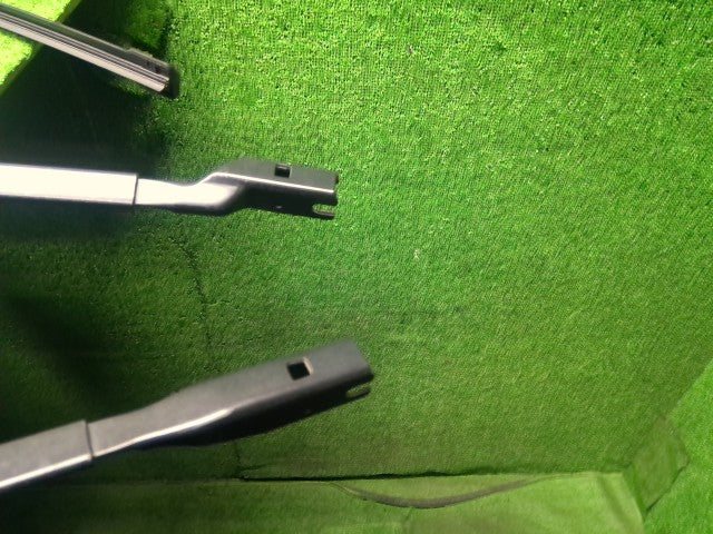 【中古】アルファード DBA-AGH35W フロント ワイパーアーム