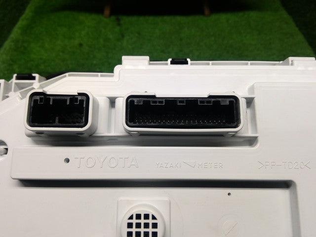 【中古】アルファード DBA-AGH35W スピードメーター 83800-58570