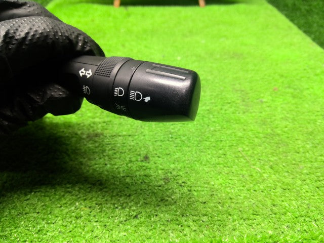 【中古】アルファード DBA-AGH35W ディマースイッチ 84140-33231