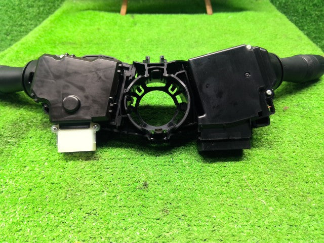 【中古】アルファード DBA-AGH35W ディマースイッチ 84140-33231