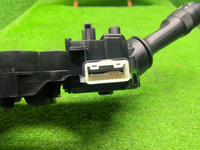 【中古】アルファード DBA-AGH35W ディマースイッチ 84140-33231