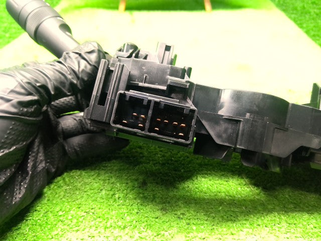 【中古】アルファード DBA-AGH35W ディマースイッチ 84140-33231