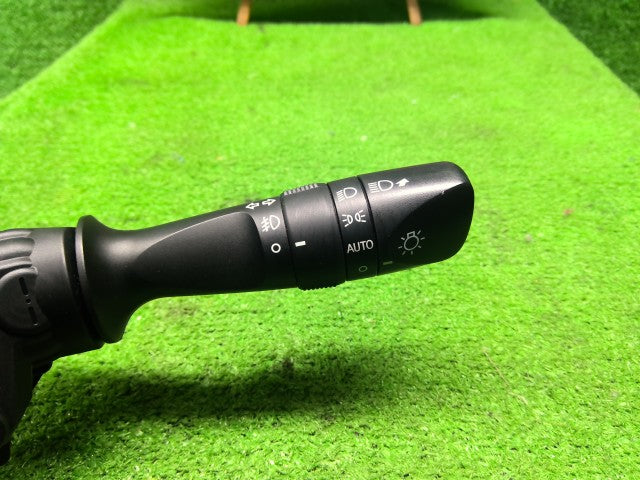 【中古】アルファード DBA-AGH35W ディマースイッチ 84140-33231