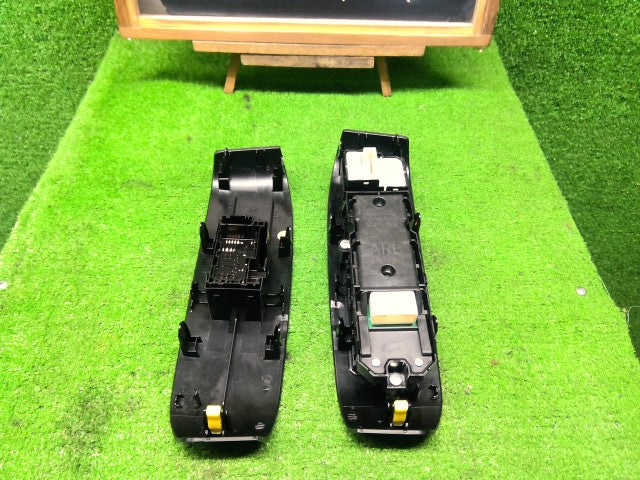 【中古】アルファード DBA-AGH35W パワーウインドウスイッチ 84040-48160