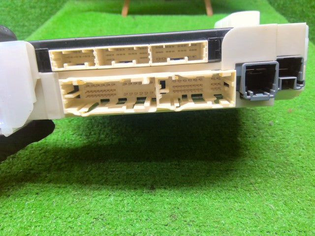 【中古】アルファード DBA-AGH35W ジャンクションブロック 室内ヒューズボックス