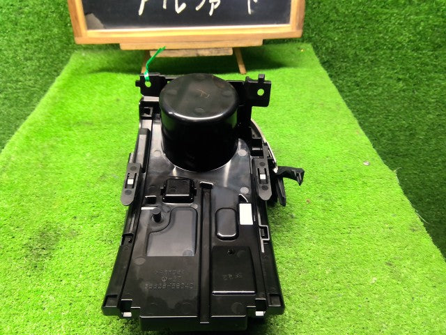 【中古】アルファード DBA-AGH35W ドリンクホルダー 55618-58040-C0