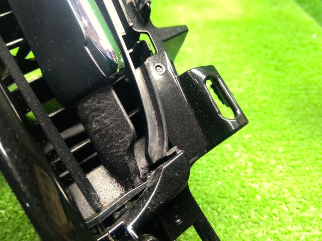 【中古】アルファード DBA-AGH35W エアコン吹き出し口 55670-58100