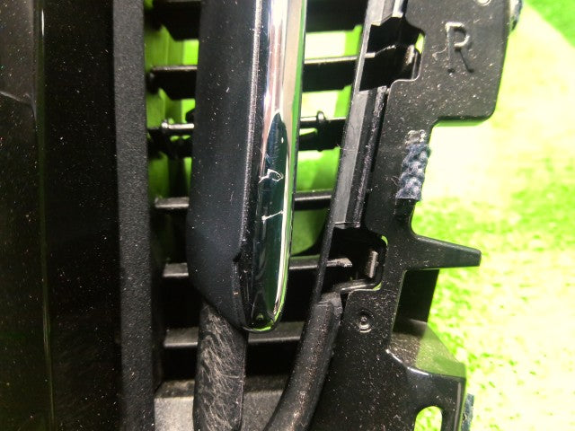 【中古】アルファード DBA-AGH35W エアコン吹き出し口 55670-58100
