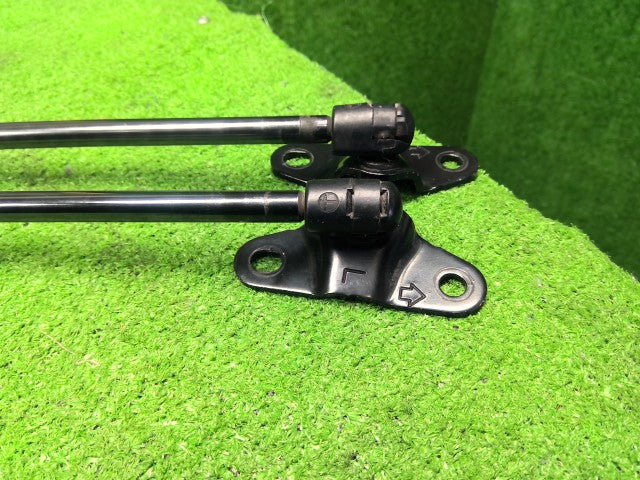 【中古】アルファード DBA-AGH35W バックドアダンパー 68950-58180