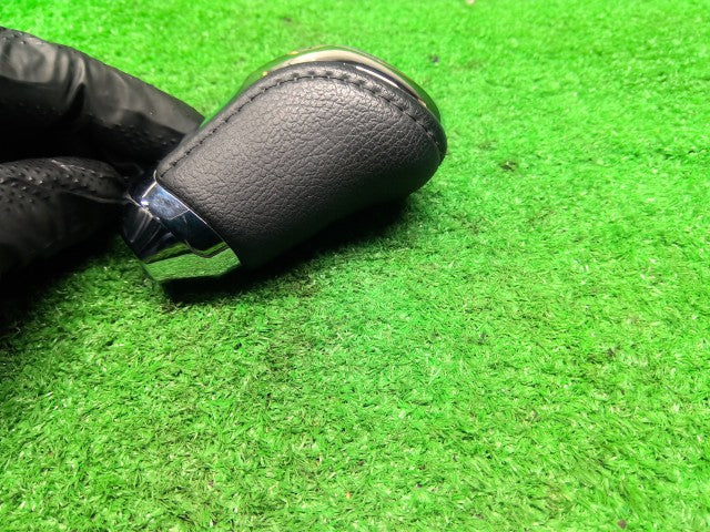 【中古】アルファード DBA-AGH35W シフトノブ 33504-58070-C0