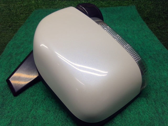 【中古】デリカＤ5 DBA-CV5W 右サイドミラー 7632A348