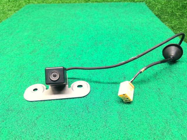 【中古】デリカＤ5 DBA-CV5Wバック カメラ 8781A010