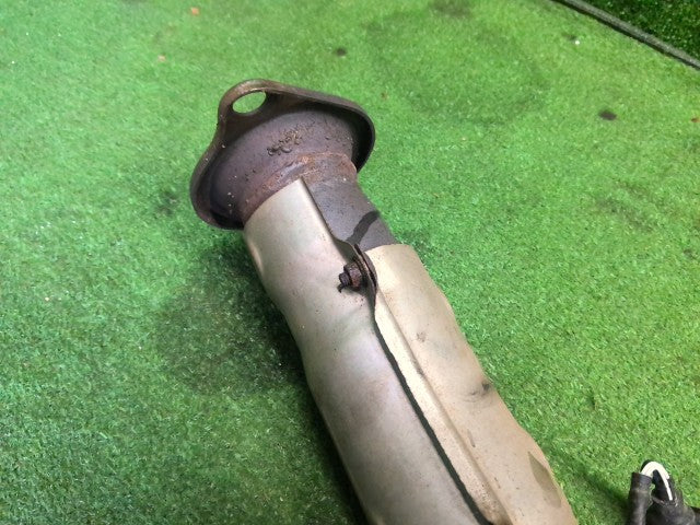【中古】デリカＤ5 DBA-CV5W エキゾーストセンターマフラー 触媒