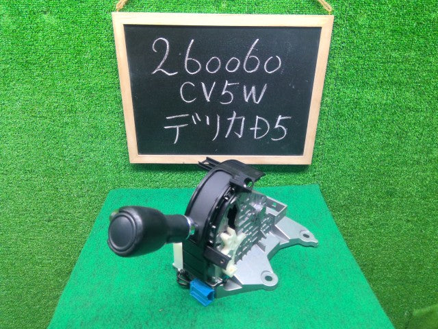 【中古】デリカＤ5 DBA-CV5W シフトレバー 2400A134