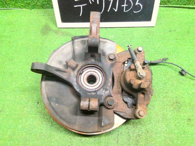 【中古】デリカＤ5 DBA-CV5W 左フロントナックルハブＡＳＳＹ 3870A007