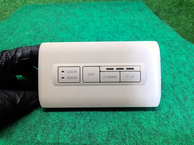 【中古】デリカＤ5 DBA-CV5W ＡＣ エアコン