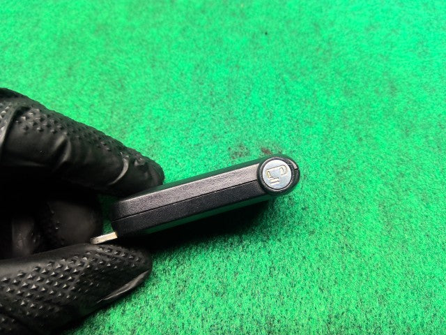【中古】デリカＤ5 DBA-CV5W キーレスリモコン 8637A173
