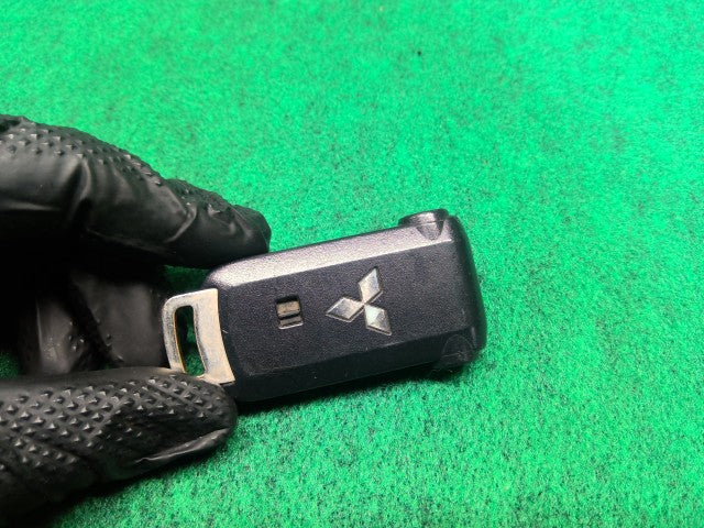 【中古】デリカＤ5 DBA-CV5W キーレスリモコン 8637A173
