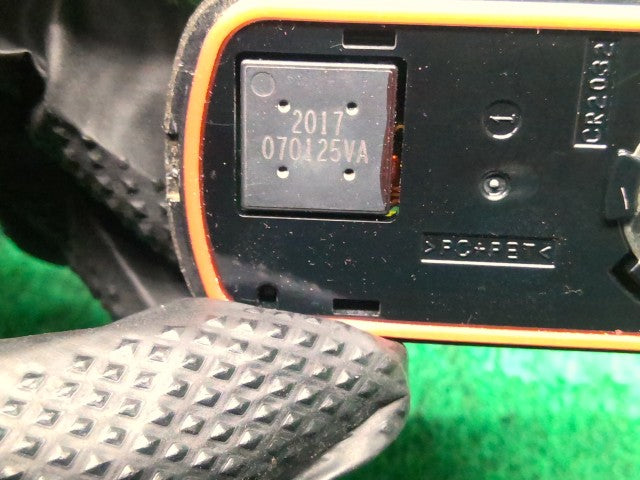 【中古】デリカＤ5 DBA-CV5W キーレスリモコン 8637A173
