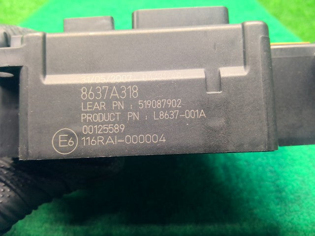 【中古】デリカＤ5 DBA-CV5W ヒューズボックス 8637C098