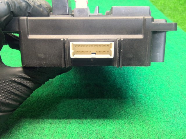 【中古】デリカＤ5 DBA-CV5W ヒューズボックス 8637C098