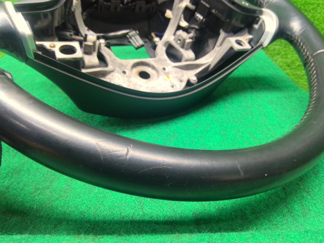 【中古】デリカＤ5 DBA-CV5W ステアリングホイール 4400A201XA